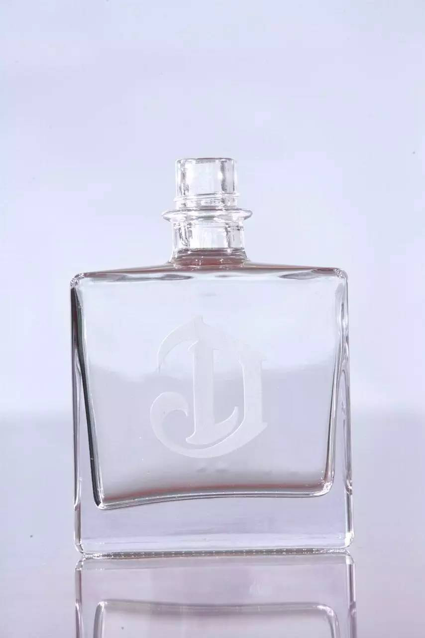 uploads/www.klassyperfume.com/images/16040450454876.png